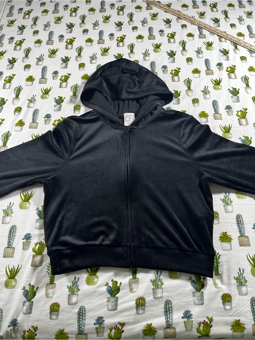 Offline by Aerie Women’s size Large Full Zip Hooded Black Velour Jacket EUC